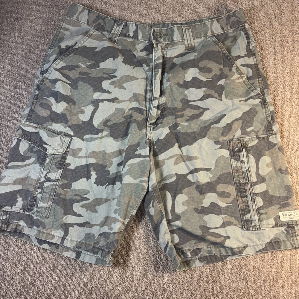 Wrangler Men’s Camp Cargo Shorts Bundle 2 Pair Green Beige Size 34 - Picture 3 of 5